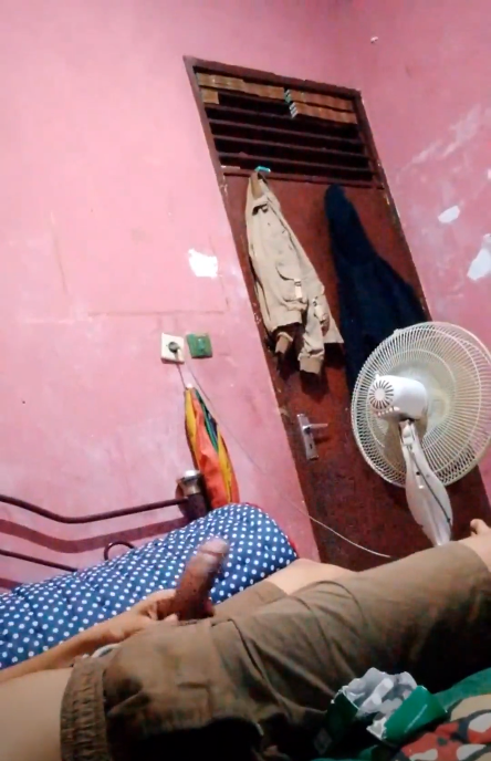 lagi coli ketahuan malah di spongin