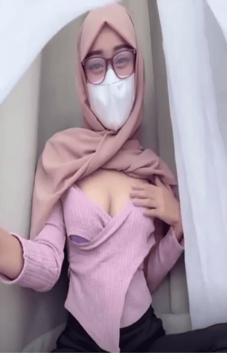 bokep gadis hijab sange berat