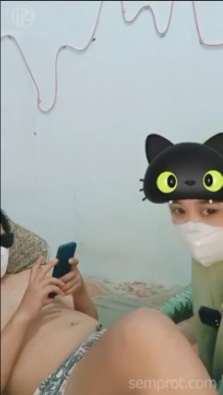 Bokep Indo emot bibir Jilbab nyepong